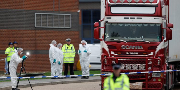الكشف عن جنسيات ضحايا المقتولين داخل شاحنة لندن 1