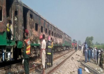 ارتفاع عدد ضحايا القطار المُحترق بباكستان إلى 73 قتيلًا 5