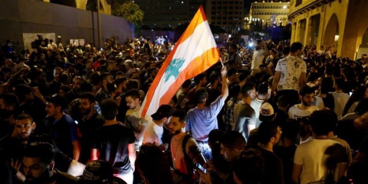 فيديو .. الجيش اللبنانى يتدخل بعد إصابة 12 من المتظاهرين 1