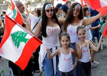 "بالأحضان" جميلات لبنان يدعون الشعب للثورة 6