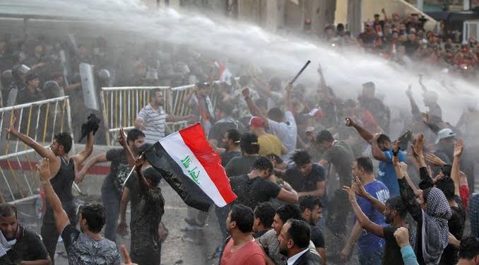 بغداد:حظر تجوال من الـ12 ليلاً حتى الـ6 صباحاً بعد مقتل 5 متظاهرين 1