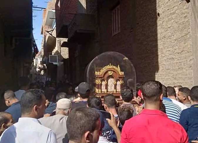 مسيرات حاشدة لأقباط المنيا خلال احتفالية قدوم رفات القديسة تريزا من فرنسا (صور) 2