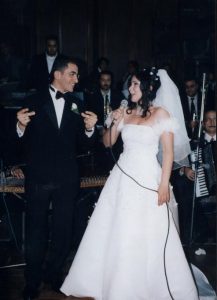 صورة نادرة لحفل زفاف أحمد حلمي ومنى زكي تشعل السوشيال ميديا 2