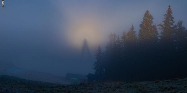 صور.. " شبح الجبل " ظاهرة طبيعية يندر حدوثها.. تعرف عليها 1
