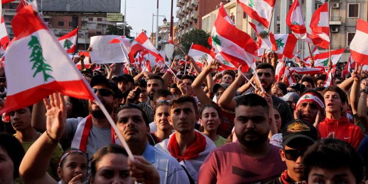 لليوم 24 علي التوالي استمرار الاحتجاجات وقطع الطرقات في لبنان 1