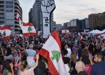 اشتباكات بين الجيش اللبناني والمتظاهرين في بيروت بعد قطع الطريق 7
