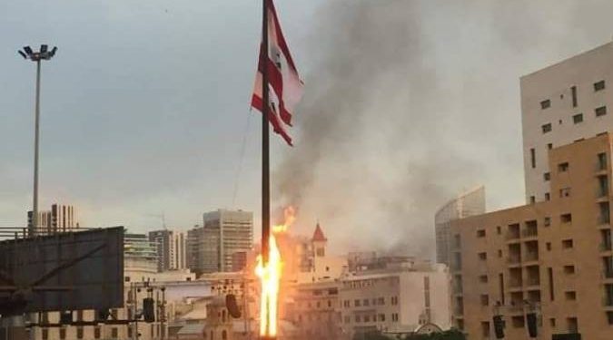 إحراق " نبض الثورة " في لبنان.. والمحتجين: شو حلو هالصباح أحترقت الثورة 1