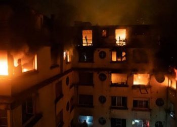 السيطرة على حريق داخل شقة سكنية فى الموسكى دون اصابات 6