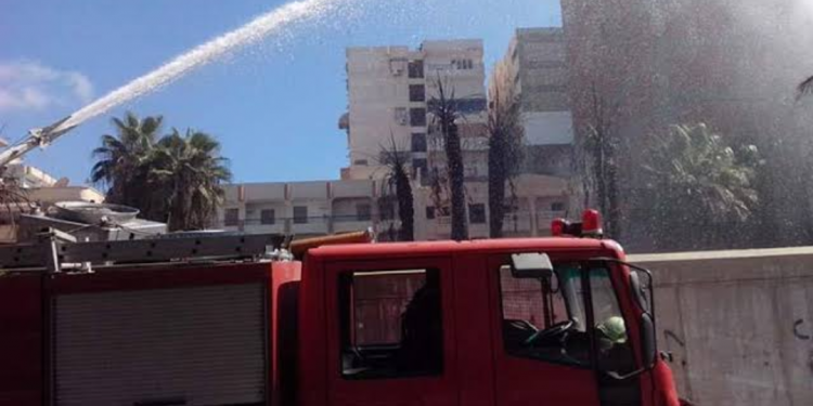 السيطرة على حريق بسلم كوبرى مشاة جامعة القاهرة دون اصابات 1