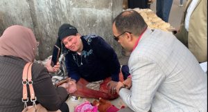 محافظ القاهرة يستجيب لحالة "ماما ناهد" وينقلها إلى دار رعاية 4