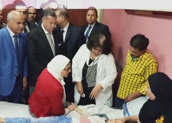 صور.. وزيرة الصحة تصل بنى سويف بعد إصابة 140 طالبا بالتسمم 6