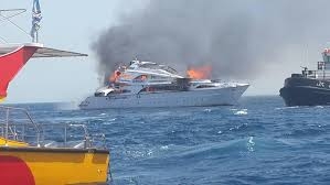 مصرع سائحة وإنقاذ 18 آخرين فى حريق مركب بالبحر الأحمر 6