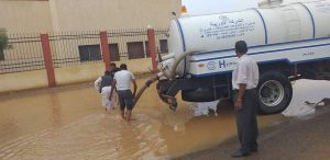 صور.. هطول أمطار غزيرة على مدينة الشلاتين وسط فرحة الأهالى 5