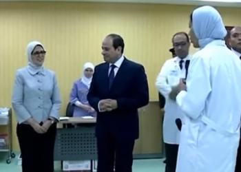 السيسي يتفقد مستشفي النصر التخصصي لأورام الأطفال ببورسعيد (فيديو) 5