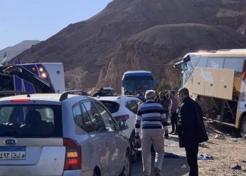 مصرع و إصابة30 بينهم سائحين ومصريين بحادث فى وادي الدوم 3