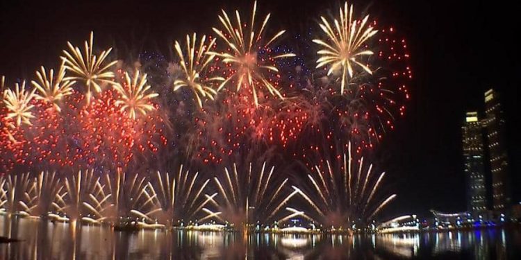 الإمارات تستقبل 2020 والسماء تضيئ احتفالا بالكريسماس 1