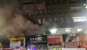 صور..السيطرة على حريق داخل محل ملابس بشارع طلعت حرب (تحديث) 5