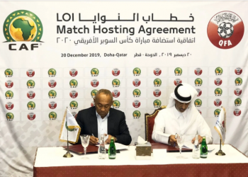 الزمالك في ورطة..أحمد أحمد يوقع اتفاقية استضافة قطر بطولة كأس السوبر الإفريقي 4