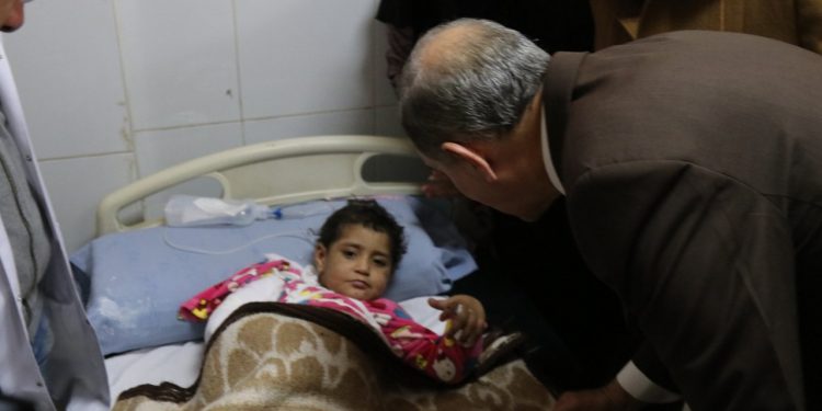محافظ كفر الشيخ يزور طفلي ضحايا التعذيب " شروق وعبدالله " بالمستشفى العام 1