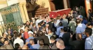 لحظة تشييع جثمان شعبان عبد الرحيم من مسجد السيدة نفيسة "فيديو وصور" 3