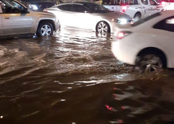 سيول الأمطار تغرق شوارع الكويت وإستنفار حكومي واسع (فيديو) 2