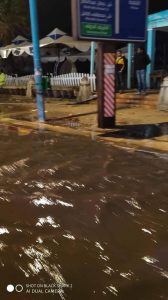ارتفاع منسوب مياه الأمطار وخروج الأمواج لطريق الكورنيش بالإسكندرية..صور وفيديو 4