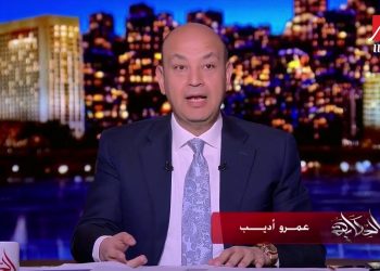 عمرو أديب باكيا مخرج الحكاية.. "معرفش أشتغل من غيره" (فيديو) 3