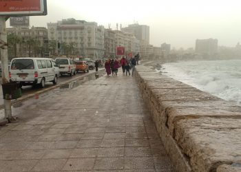 ارتفاع الأمواج وموجه طقس سيىء تضرب الإسكندرية 4