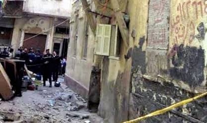 انقاذ سيدة محتجزة بأحد العقارات المنهارة بالإسكندرية