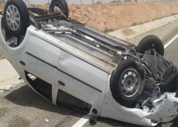 تعرض 6 اشخاص لاصابات مختلفة في حادث انقلاب سيارة ميكروباص بطريق البحيرة الصحراوى