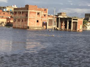 بالفيديو والصور.. المياه تغرق عدد من منازل برج مغيزل بـ"كفر الشيخ" 7