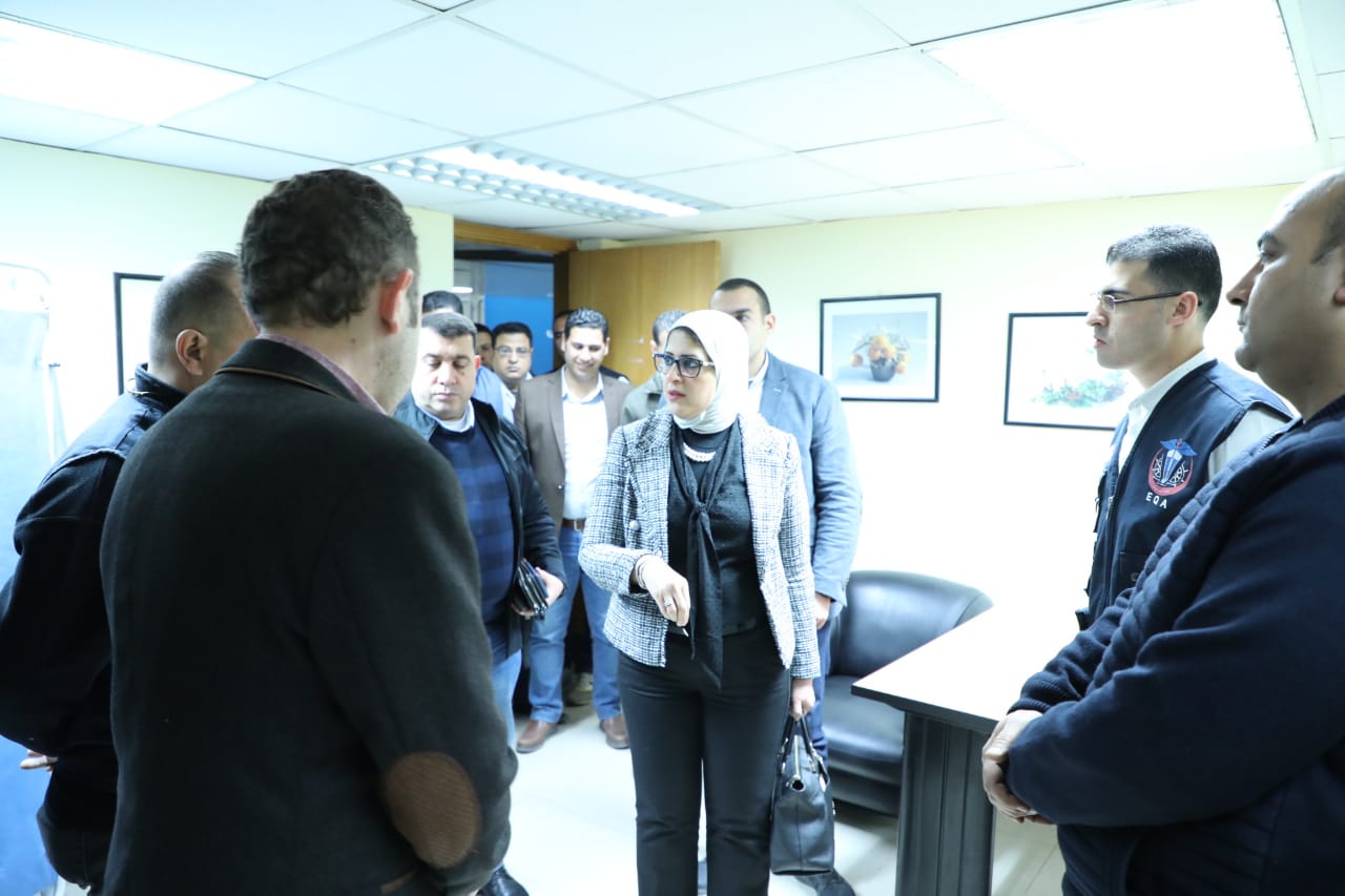 وزيرة الصحة تراجع الإجراءات الوقائية بمطار شرم الشيخ لمنع تسلل "كورونا" 2