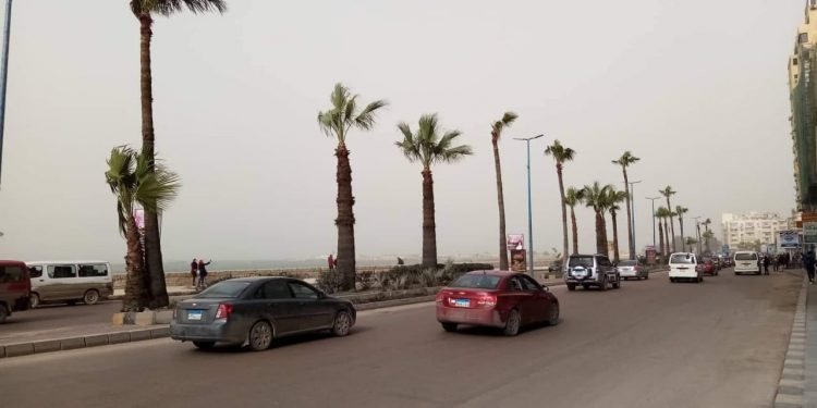 عاصفة هوائية محملة بالأتربة ورياح شديدة على الإسكندرية