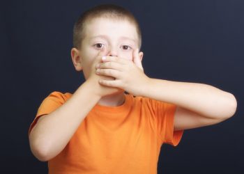 أسباب وعلاج رائحة الفم الكريهة عند الأطفال .. تعرف عليها 4