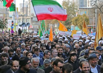 القوات الإيرانية تعتقل السفير البريطانى بسبب مشاركتة في المظاهرات 3