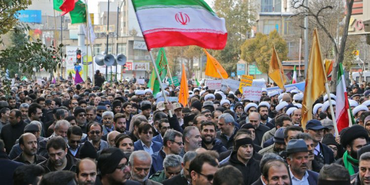 القوات الإيرانية تعتقل السفير البريطانى بسبب مشاركتة في المظاهرات 1