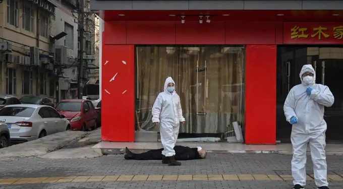 جثة بلا مأوى في شوارع ووهان الصينية
