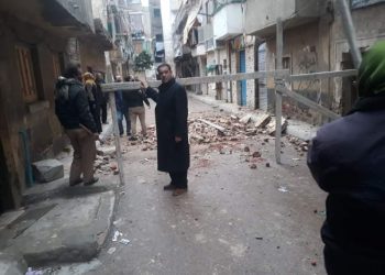 صور.. سقوط أجزاء من عقار بالإسكندرية دون اصابات 3