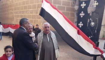 علم مصر يزين الكنائس قبل انطلاق قداس عيد الميلاد بالقليوبية 6