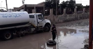 انطلاق حملة فتح شوارع أغلقتها مياه الأمطار فى العريش.. صور 7