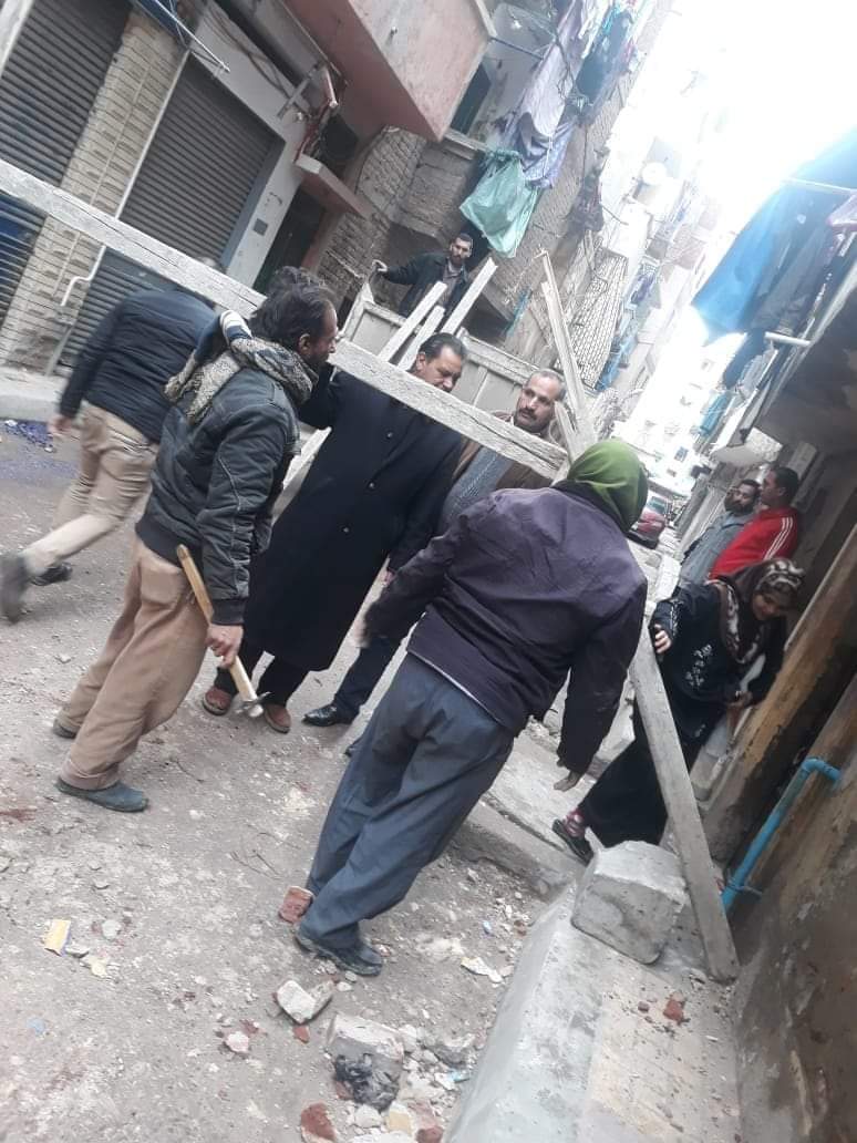 صور.. سقوط أجزاء من عقار بالإسكندرية دون اصابات 3