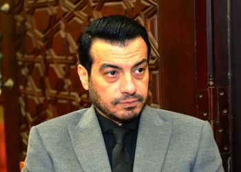 حسين الجاسمي أول الحاضرين.. بدأ عزاء والد إيهاب توفيق بالمشير طنطاوي 2