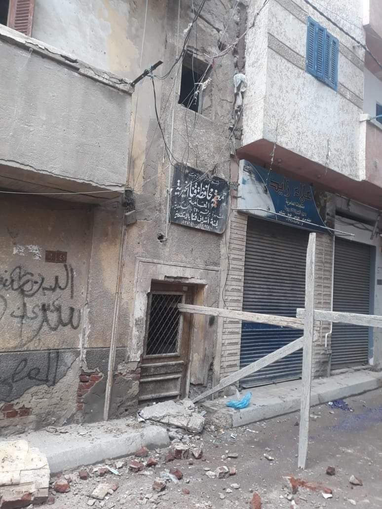 صور.. سقوط أجزاء من عقار بالإسكندرية دون اصابات 4