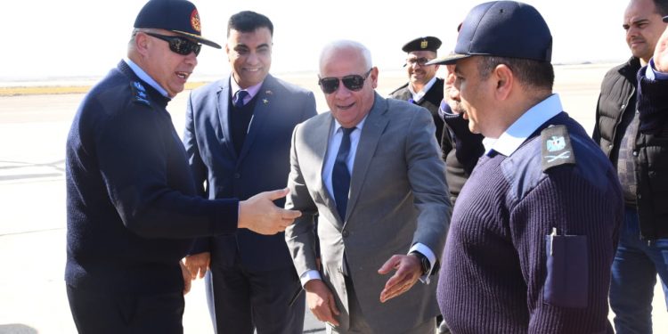 محافظ بورسعيد يستقبل قائد القوات البحرية .. صور 1