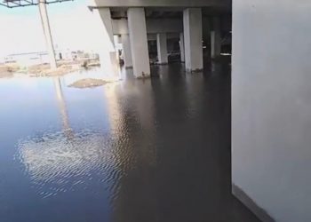 فيديو وصور.. مياه الأمطار تأكل أساسات كوبرى مرغم الجديد بالإسكندرية 4