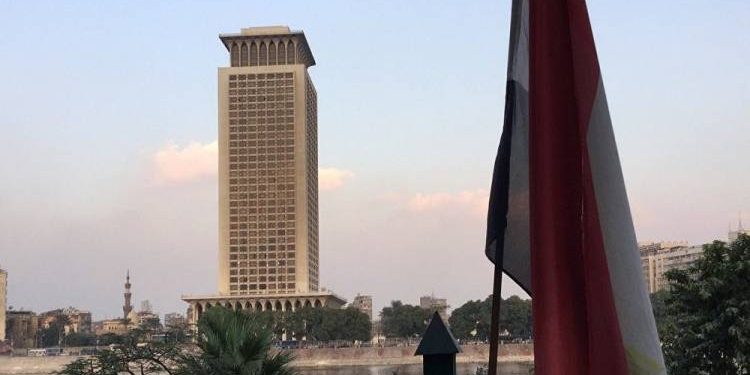 سفير مصر بالجزائر يبحث التعاون المشترك مع كاتب الدولة للجاليات الوطنية 1