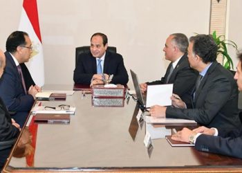 الرئيس عبد الفتاح السيسي في اجتماع مع عدد من قيادات الدولة