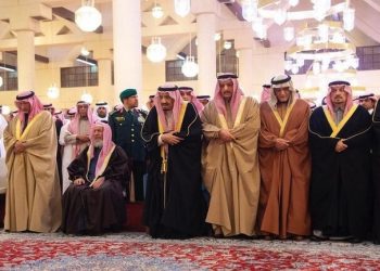 تادية صلاة الجنازة على روح الأمير بندر بن محمد