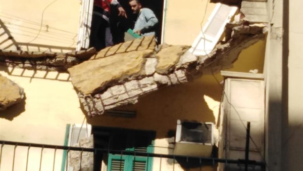 سقوط أجزاء من عقار قديم بحي الجمرك بـ الإسكندرية