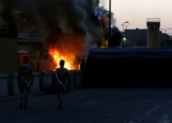 مروحيات تجلي مصابي السفارة الأمريكية في بغداد